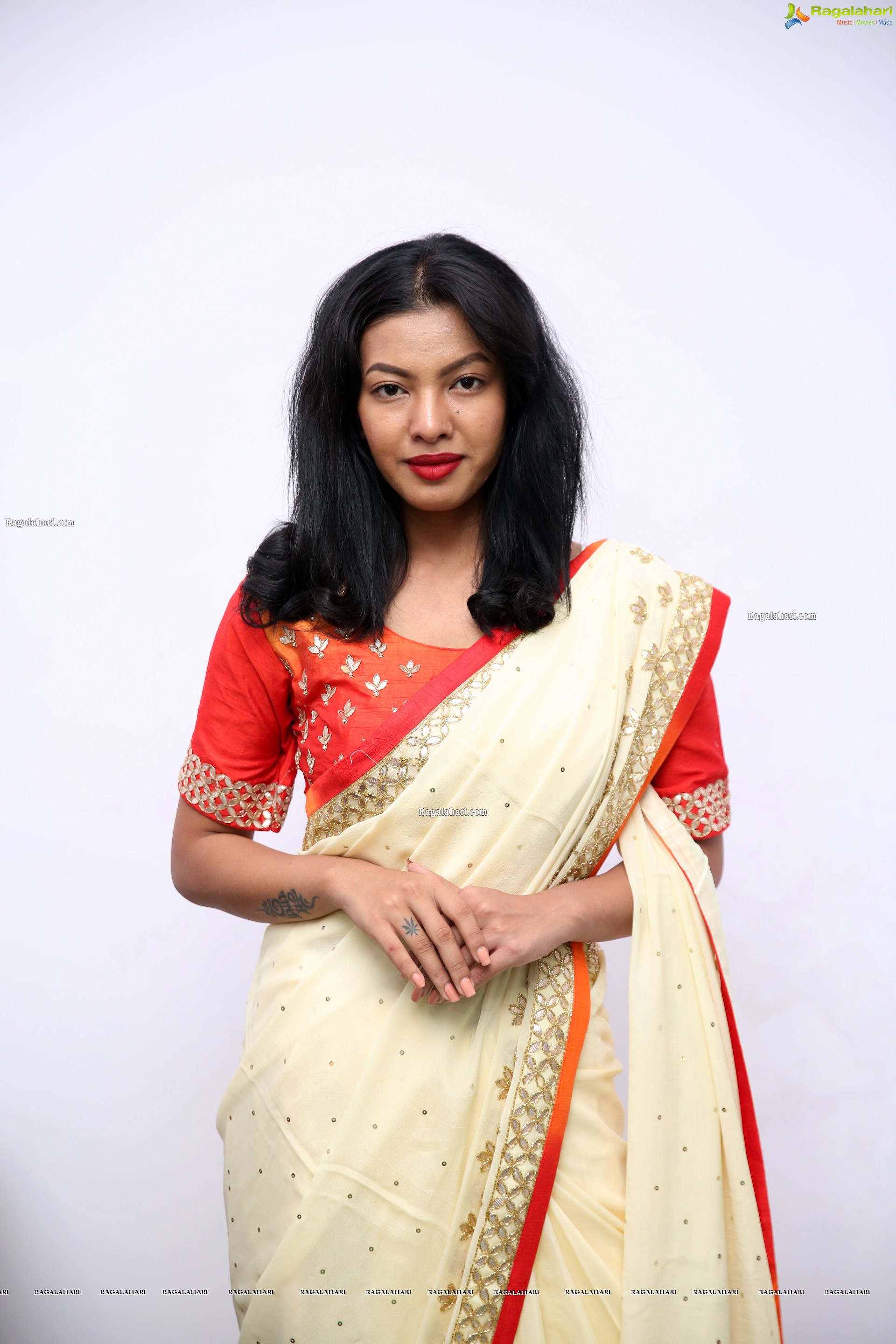 Kavita Mahatho in Beautiful Designer Saree, HD Photo Gallery