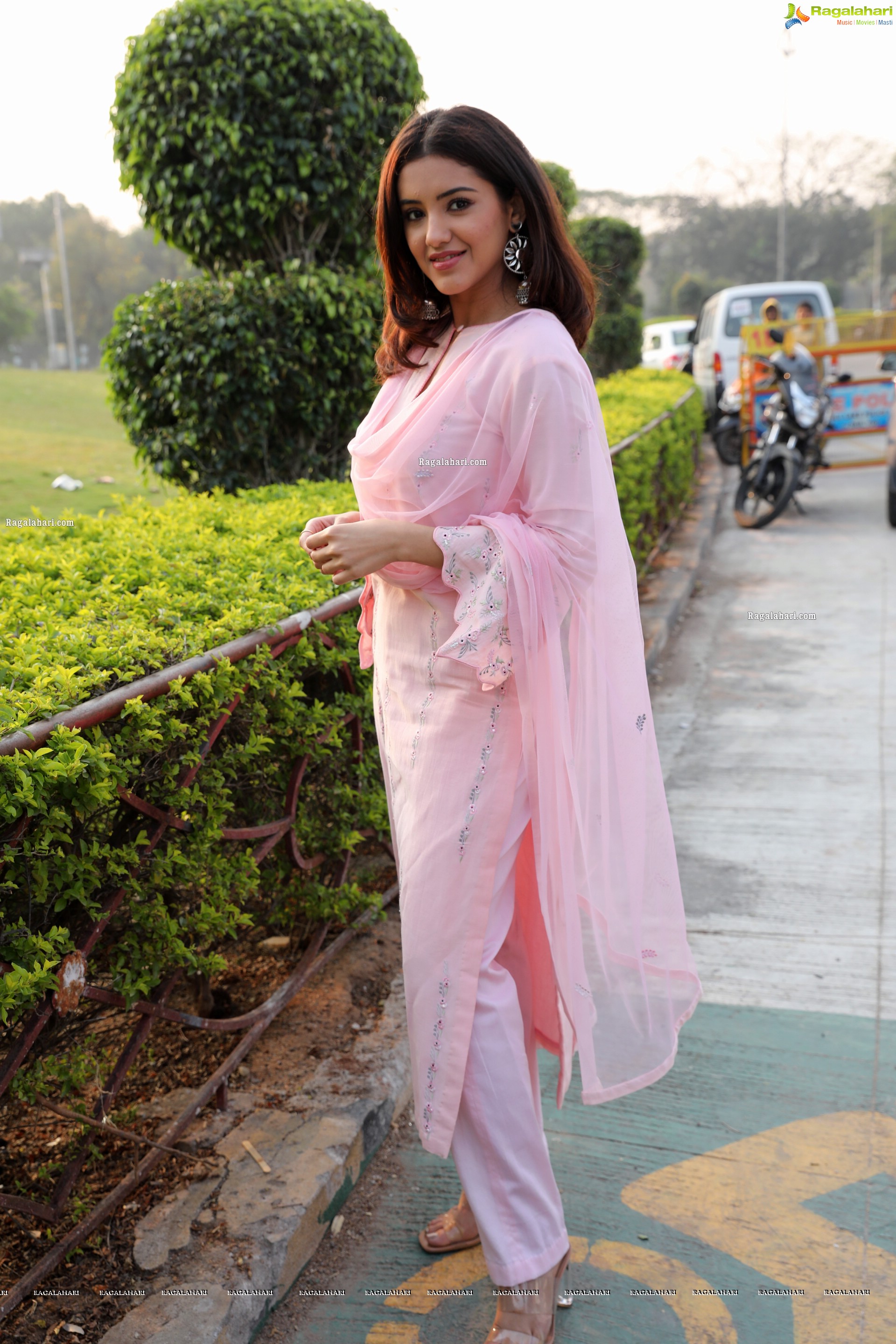 Malvika Sharma at Cancer Awareness Super Car Rally, HD Photo Gallery