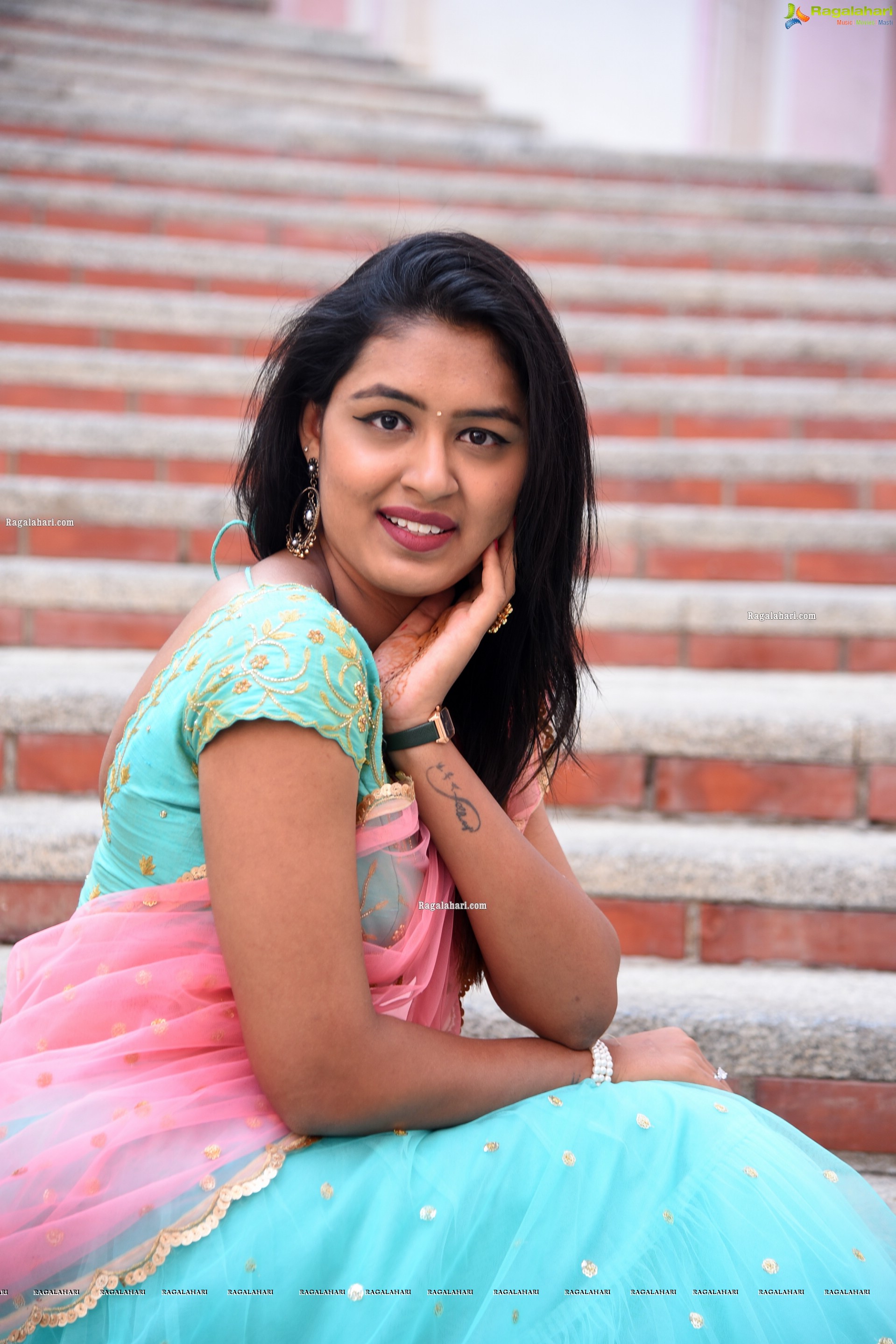 Meenal at Rangu Bommala Katha Movie Pooja Ceremony, HD Photo Gallery