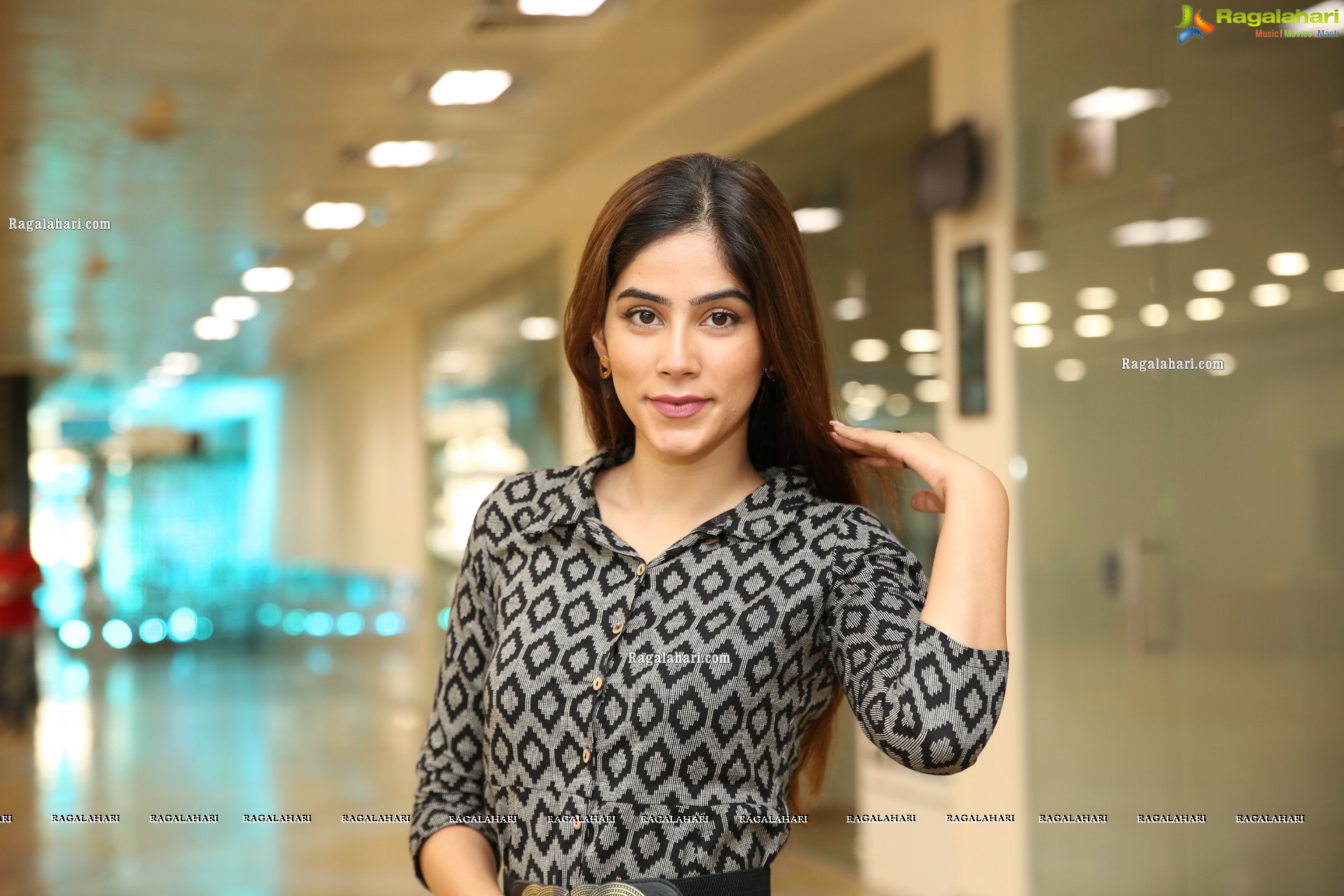 Nikita Tanwani Latest Photoshoot Stills, HD Photo Gallery