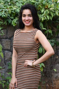Priya at Bomma Adhirindi-Dimma Thirigindi Movie Interview