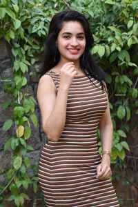 Priya at Bomma Adhirindi-Dimma Thirigindi Movie Interview