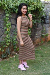 Priya at Bomma Adhirindi-Dimma Thirigindi Movie Interview