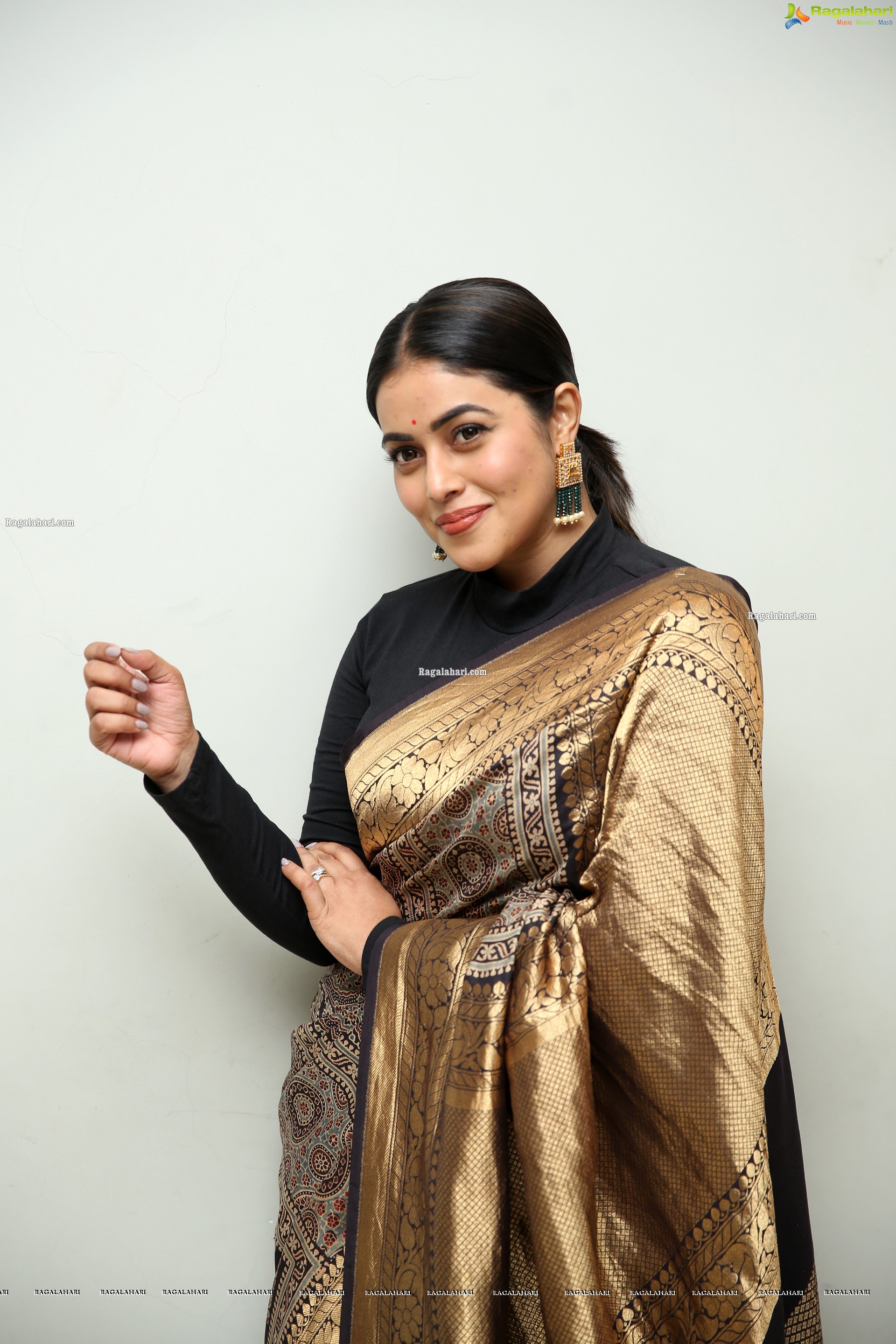 Poorna at Sundari Movie Trailer Launch, HD Photo Gallery