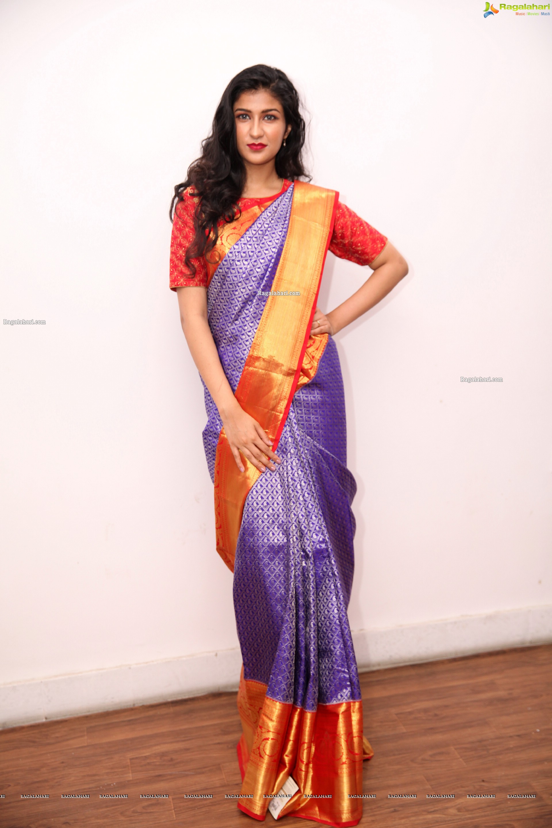 Riya Singh at Sutraa Fashion & Lifestyle Exhibition, HD Photo Gallery