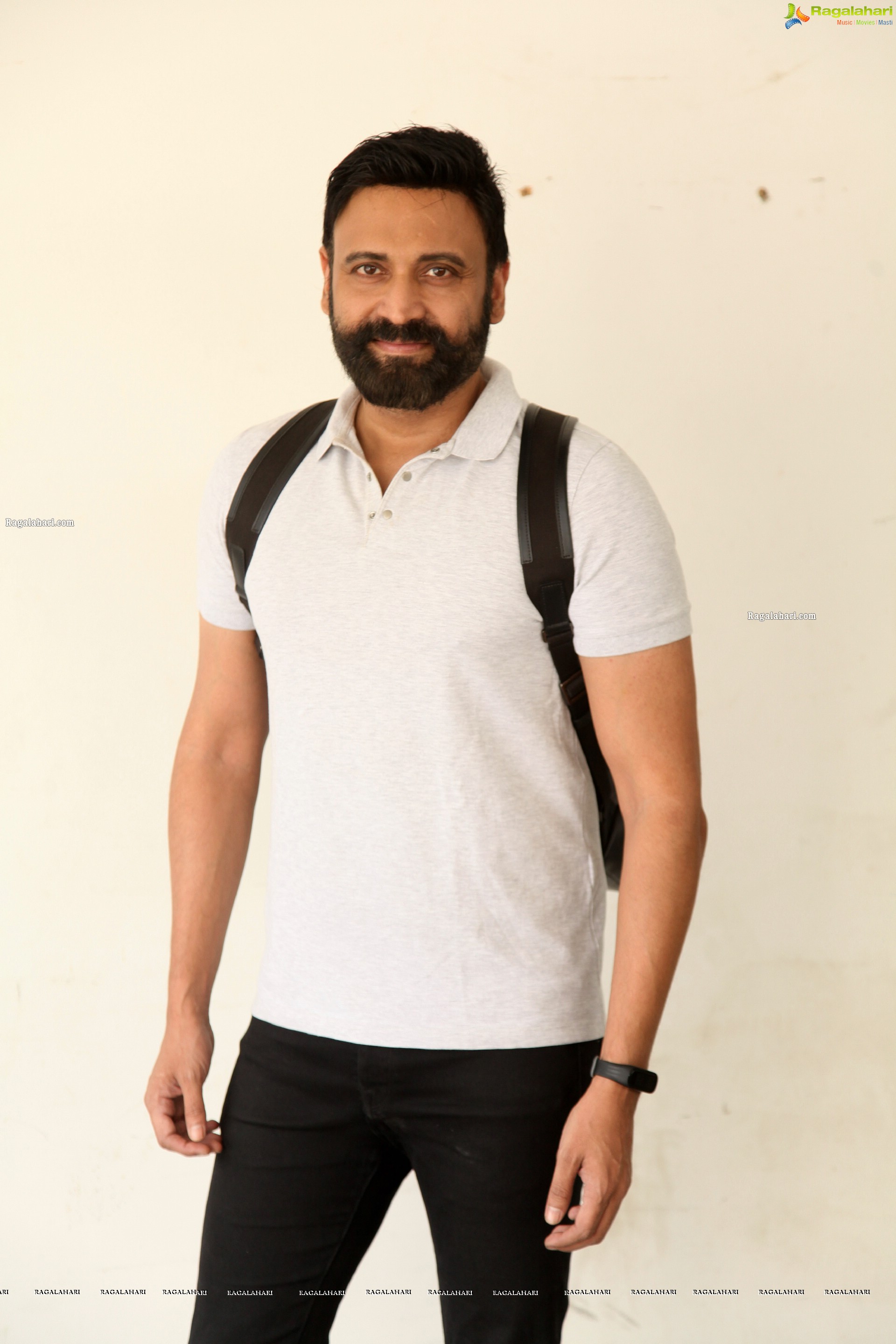 Sumanth at Kapatadhaari Movie Interview, HD Photo Gallery