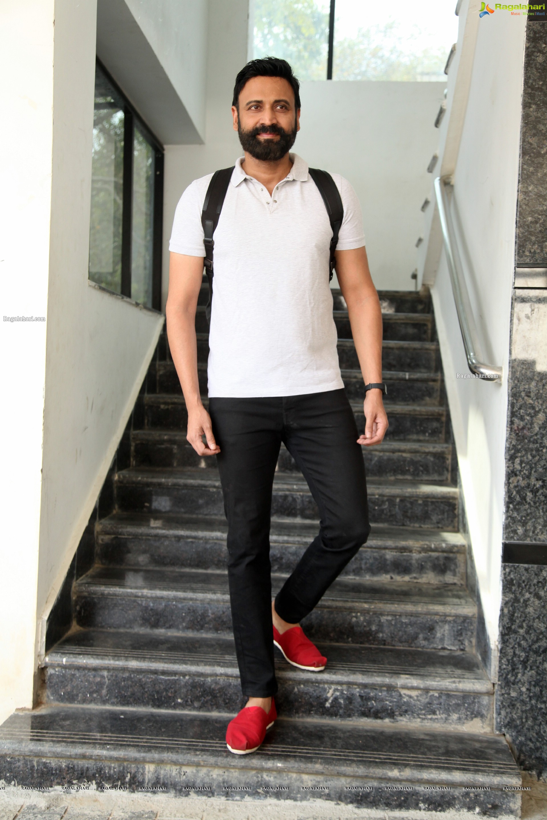 Sumanth at Kapatadhaari Movie Interview, HD Photo Gallery