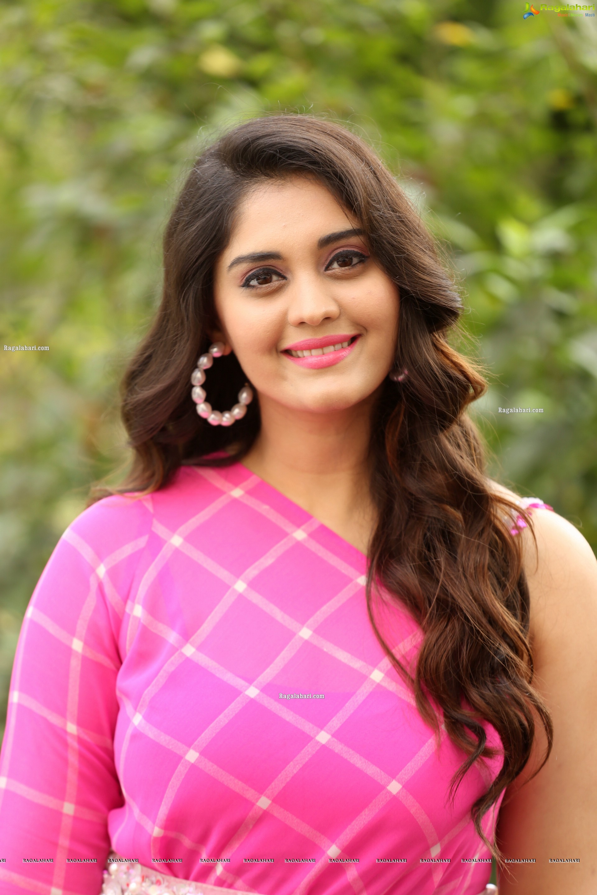 Surbhi at Sashi Movie Song Okey Oka Lokam Nuvvey Success Celebrations, HD Stills