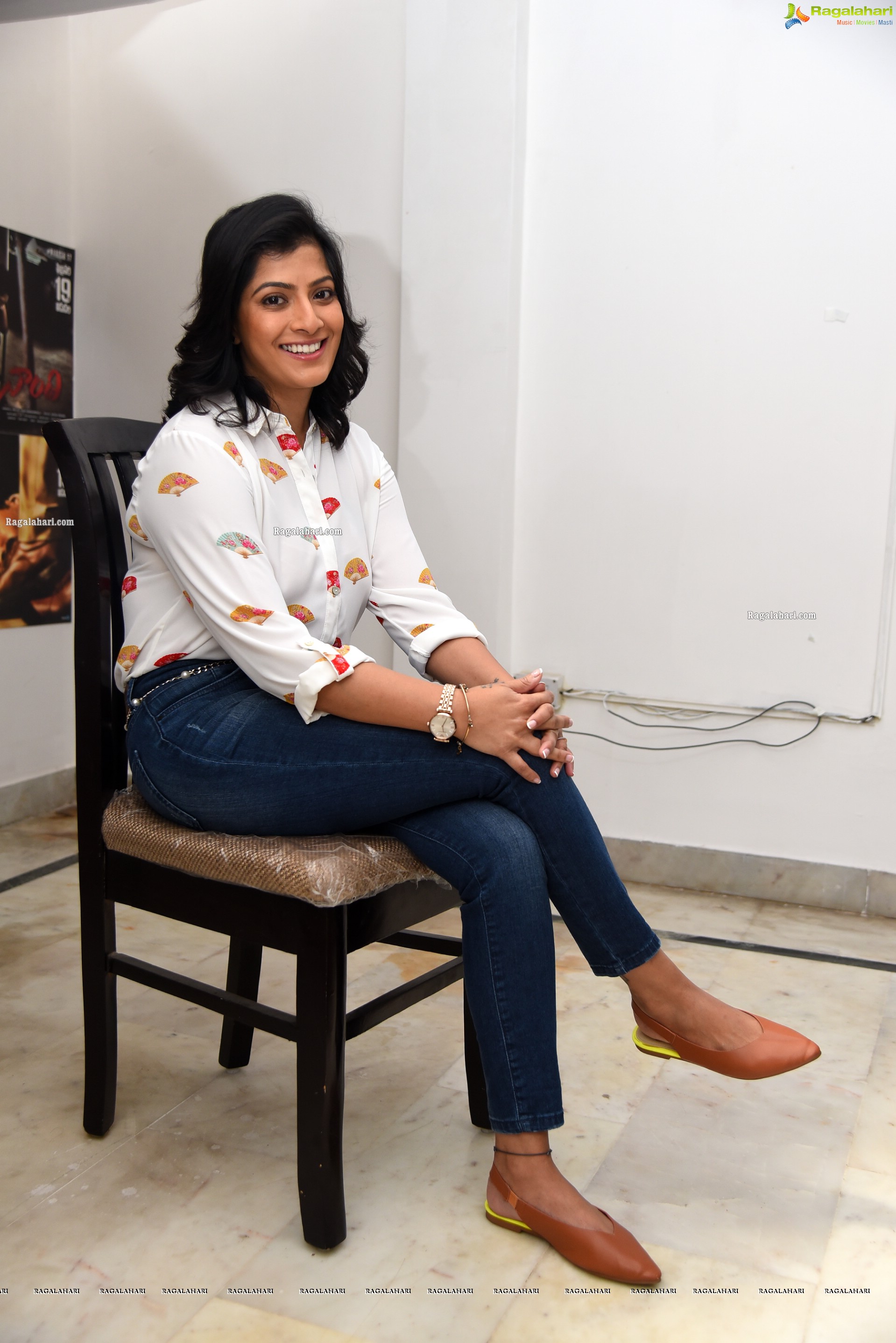 Varalaxmi Sarathkumar at Naandhi Movie Interview, HD Photo Gallery