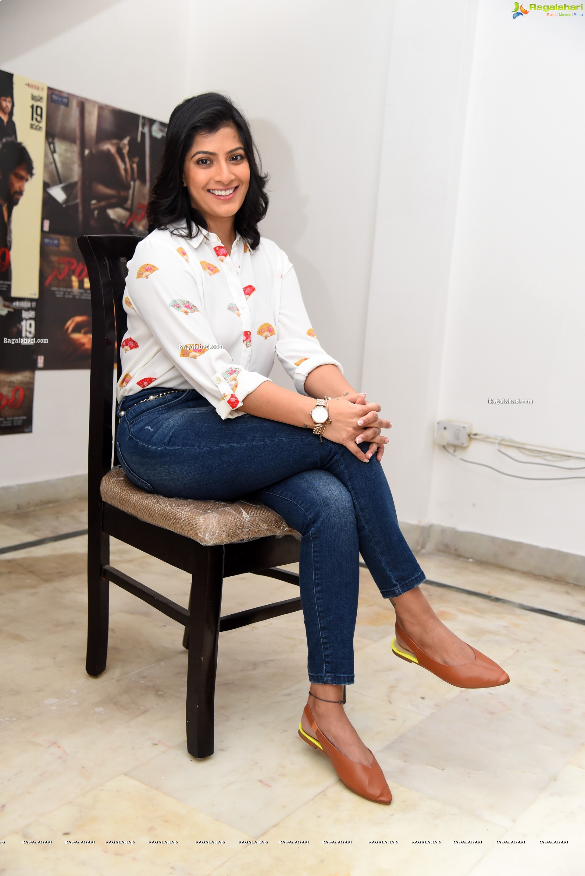 Varalaxmi Sarathkumar at Naandhi Movie Interview, HD Photo Gallery