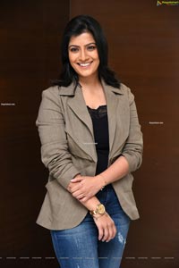 Varalaxmi Sarathkumar at Naandhi Movie Success Meet