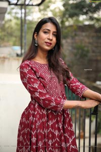 Vidya Indurkar in Red Printed High Low Hem Anarkali Kurti