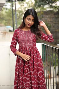 Vidya Indurkar in Red Printed High Low Hem Anarkali Kurti