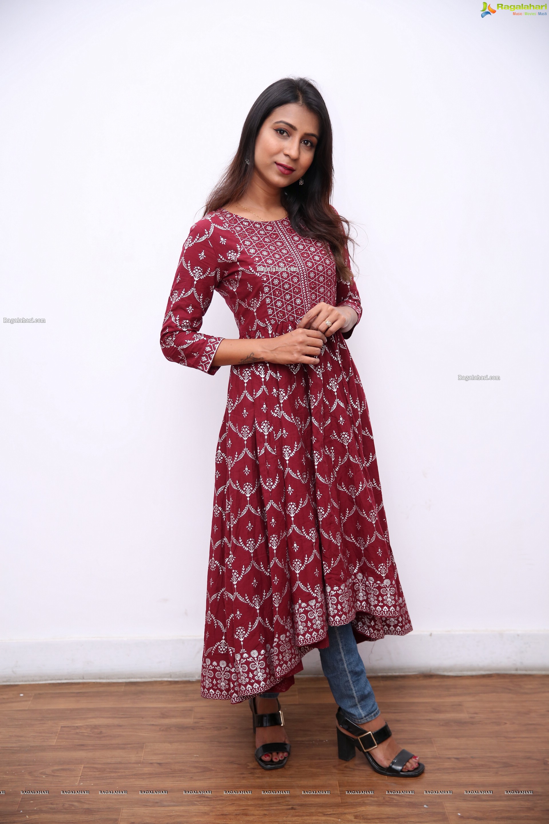 Vidya Indurkar in Red Printed High Low Hem Anarkali Kurti, HD Photo Gallery