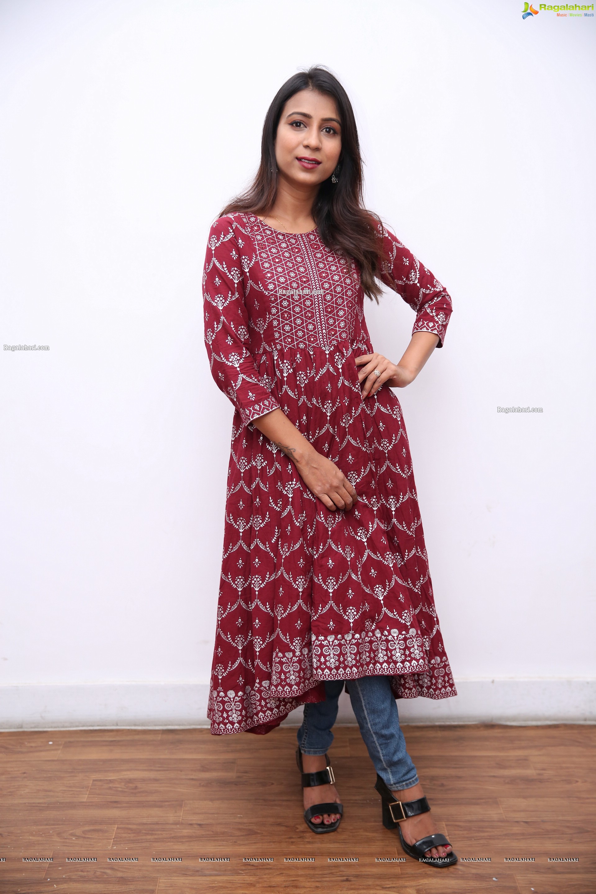 Vidya Indurkar in Red Printed High Low Hem Anarkali Kurti, HD Photo Gallery