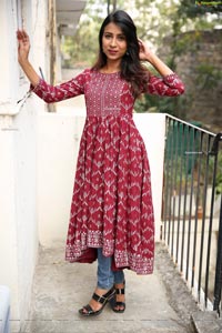 Vidya Indurkar in Red Printed High Low Hem Anarkali Kurti