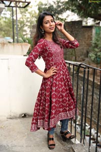 Vidya Indurkar in Red Printed High Low Hem Anarkali Kurti