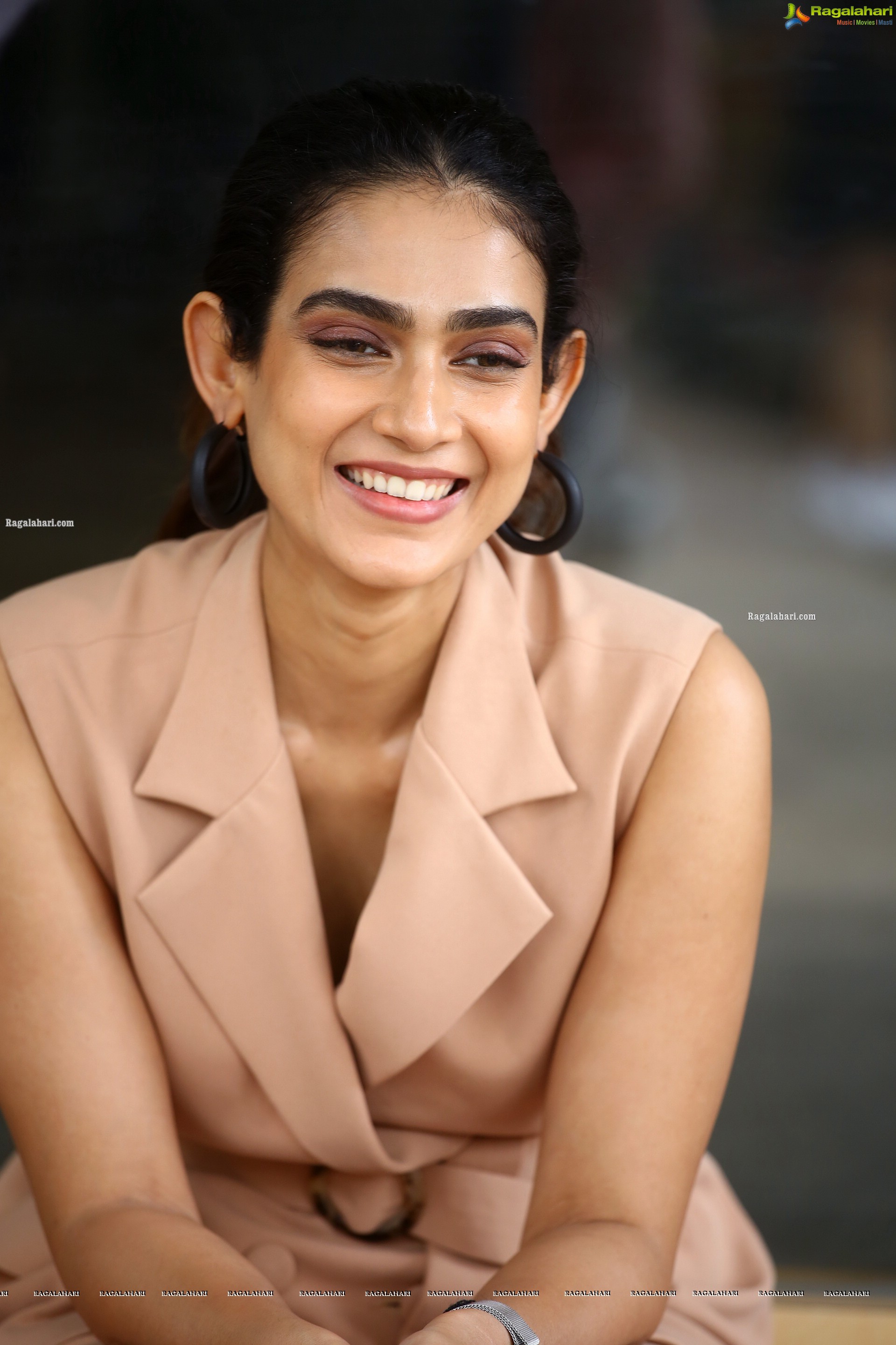 Aakanksha Singh at Clap Movie Press Meet, HD Photo Gallery