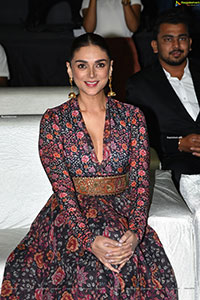 Aditi Rao Hydari at Hey Sinamika Pre-Release Event