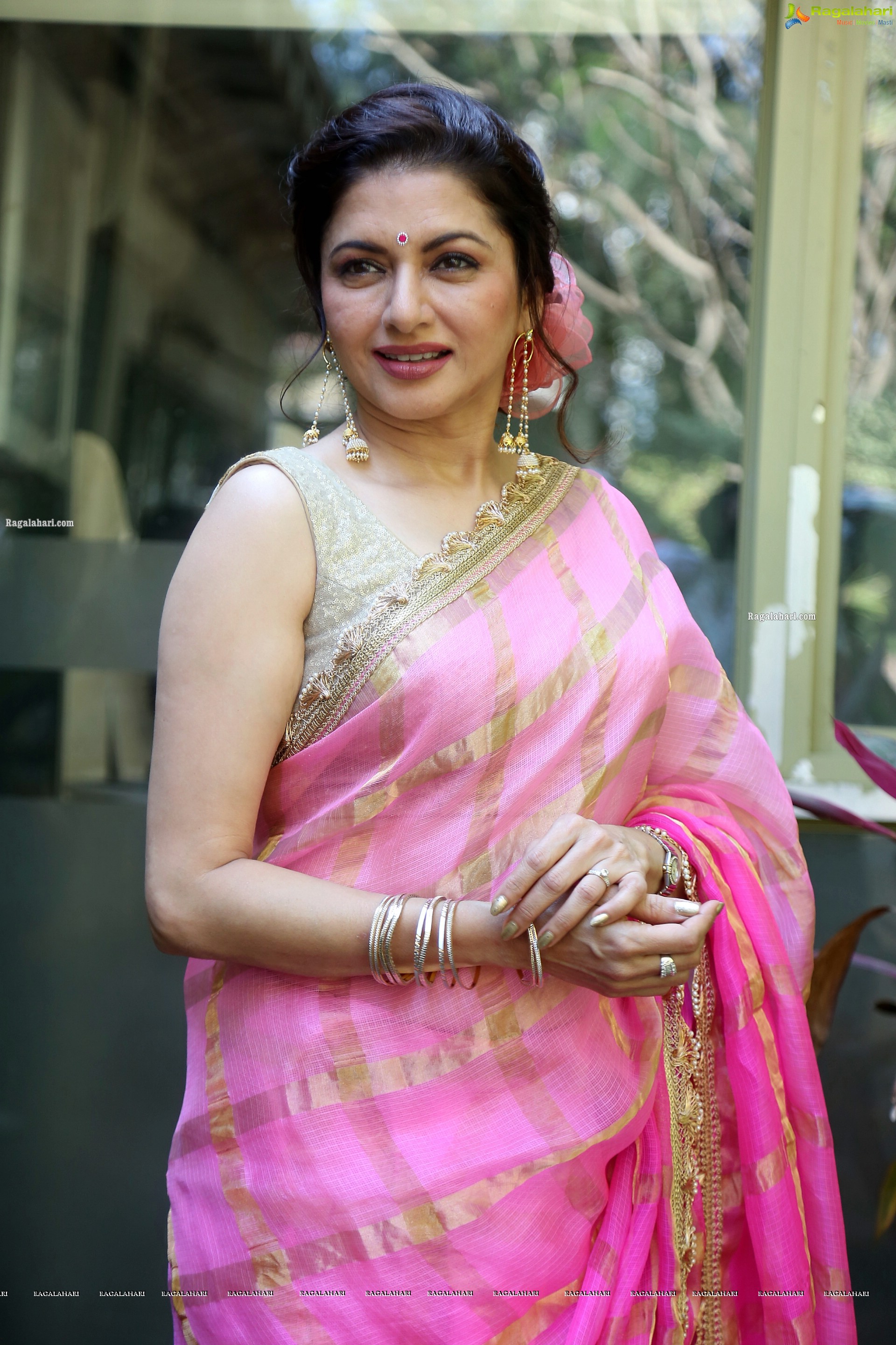 Bhagyashree at Radhe Shyam Movie Interview, HD Photo Gallery