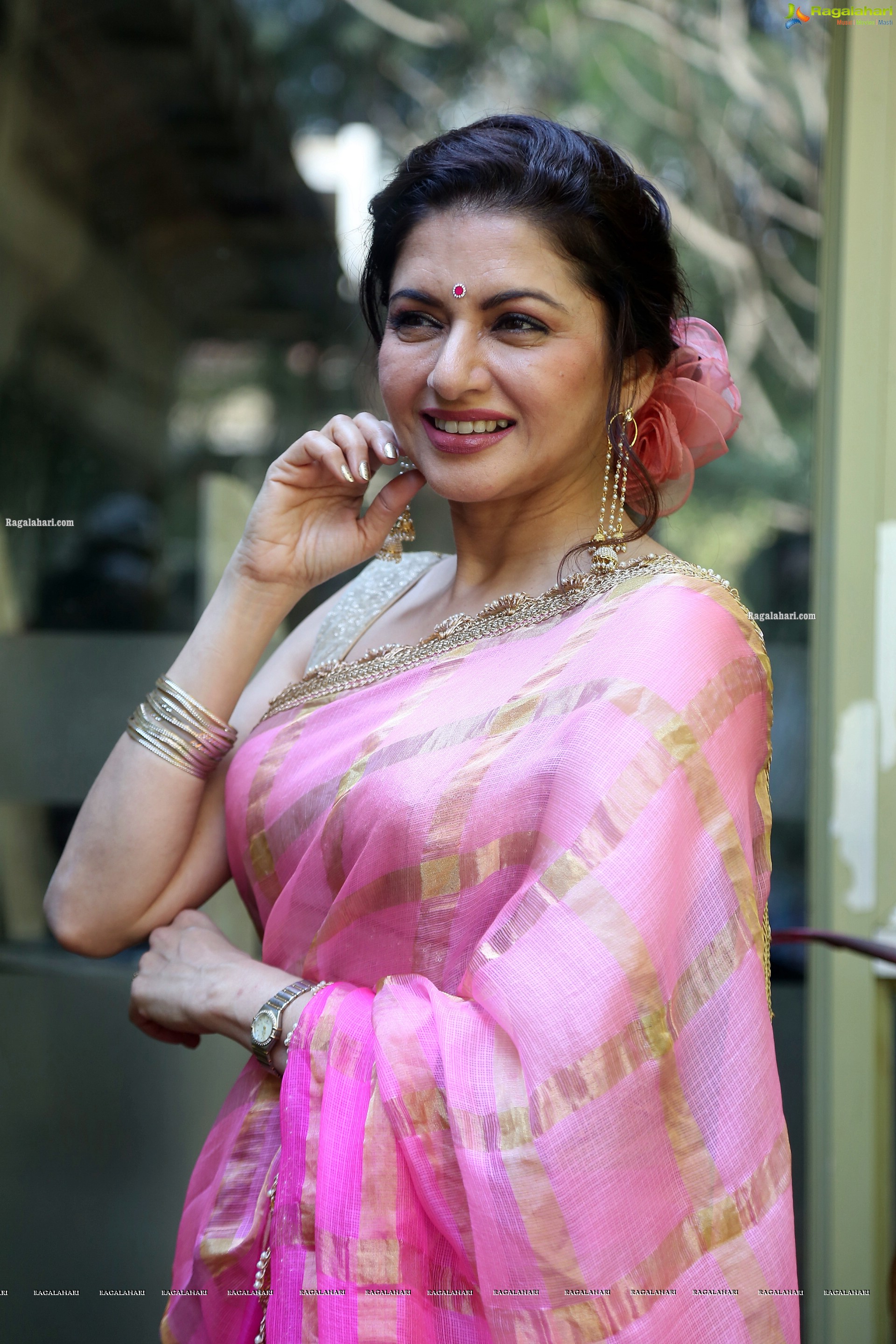 Bhagyashree at Radhe Shyam Movie Interview, HD Photo Gallery