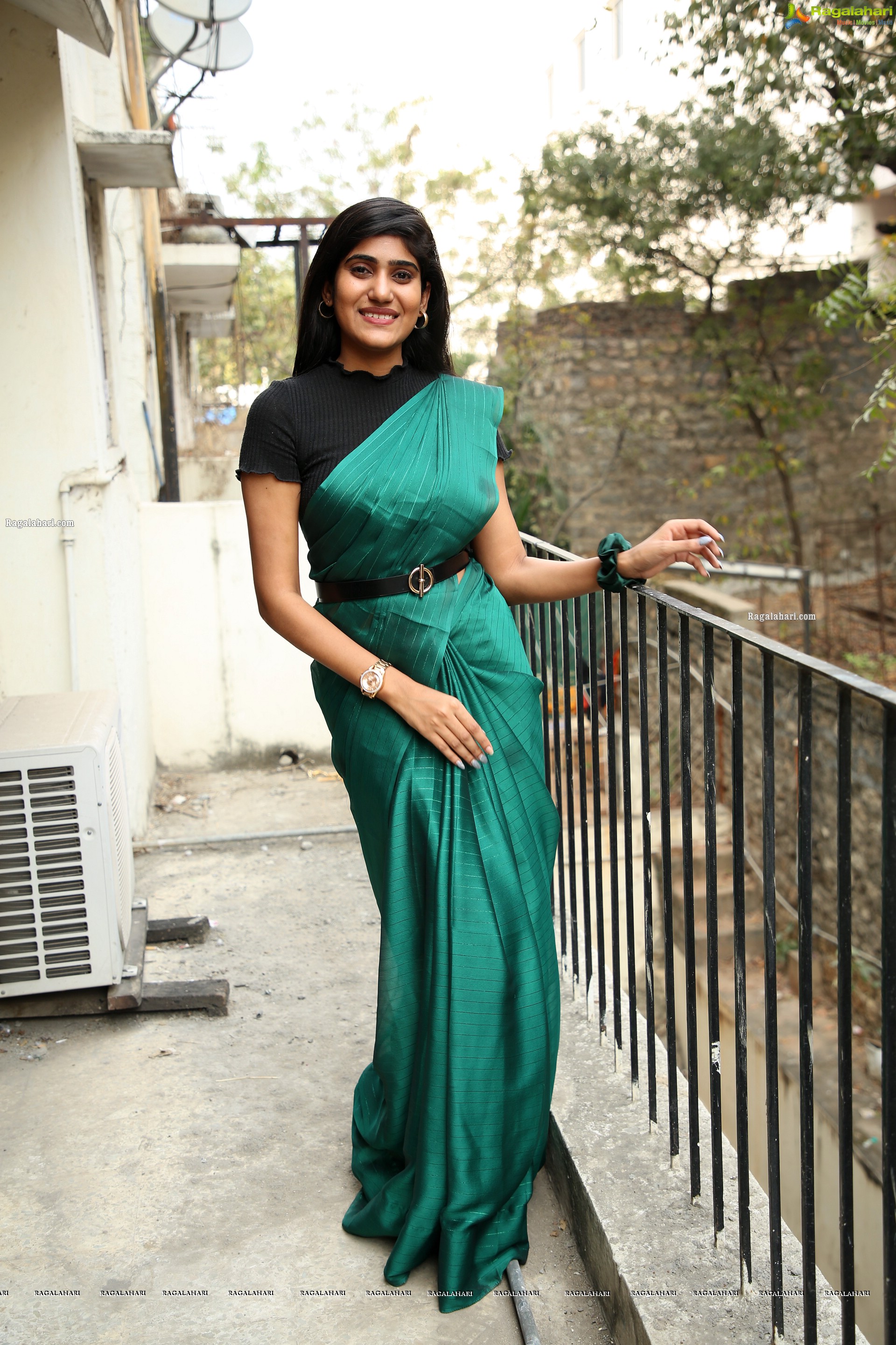 Bindu Nuthakiy in Beautiful Green Saree, HD Photo Gallery