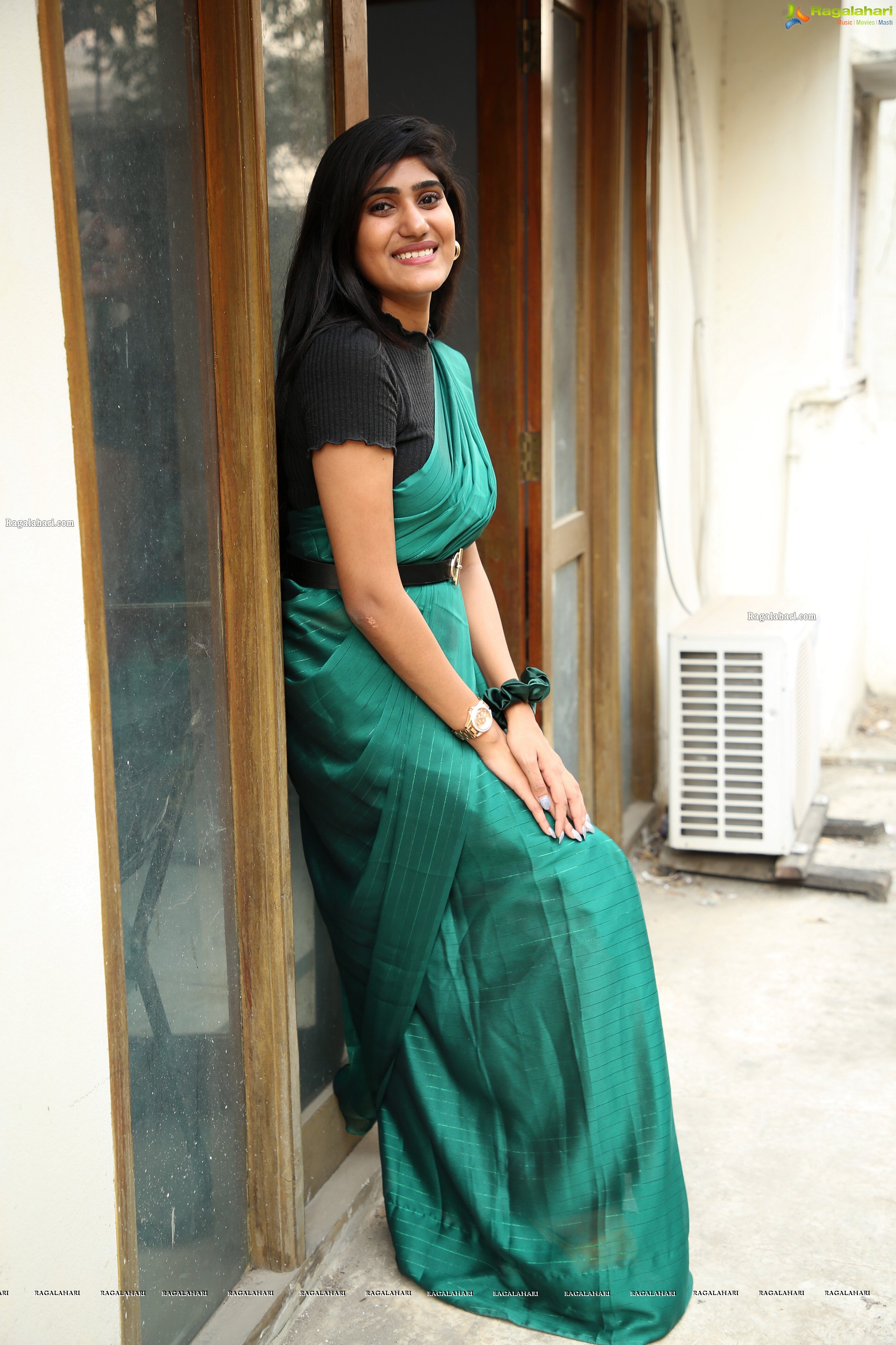 Bindu Nuthakiy in Beautiful Green Saree, HD Photo Gallery