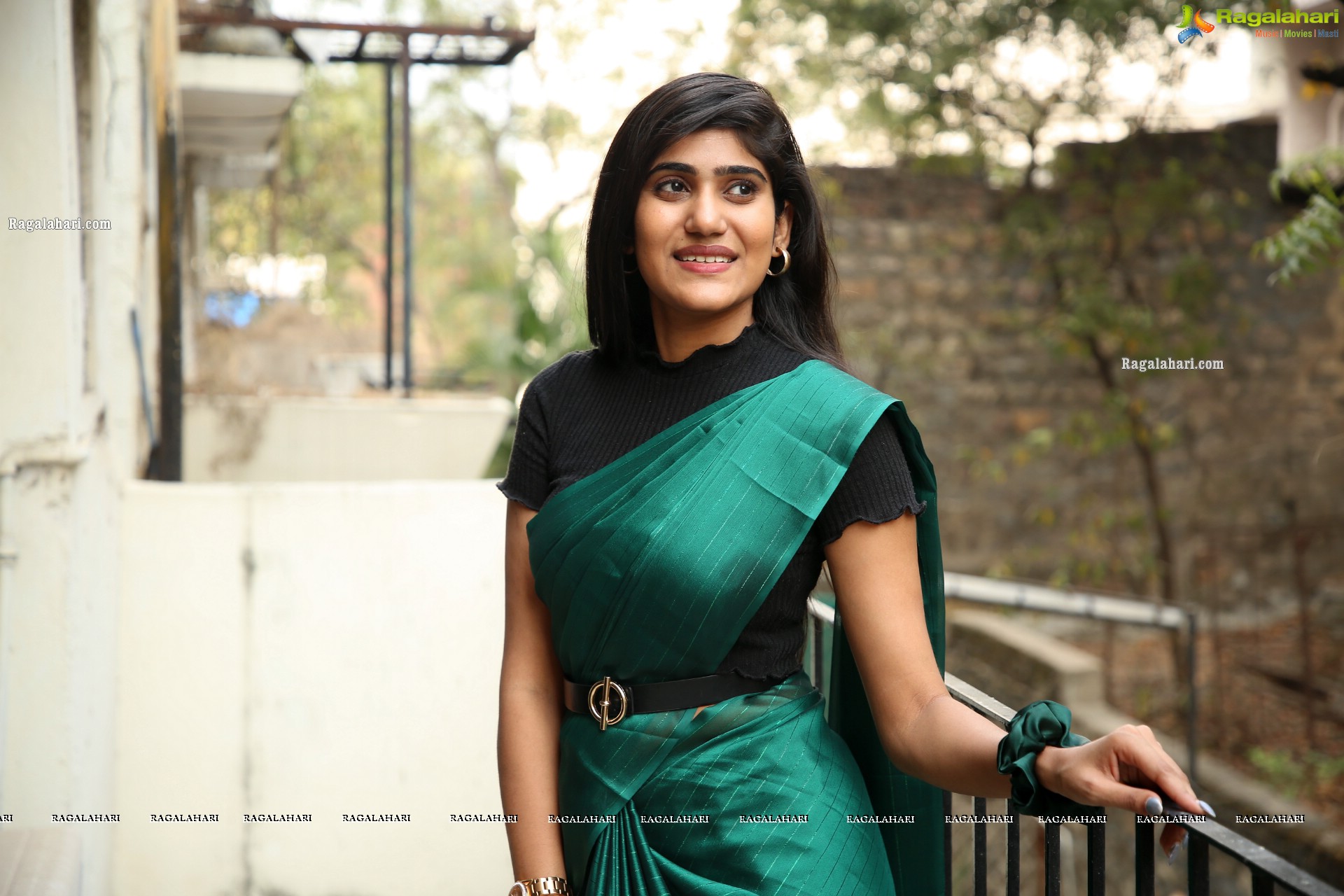 Bindu Nuthakiy in Beautiful Green Saree, HD Photo Gallery