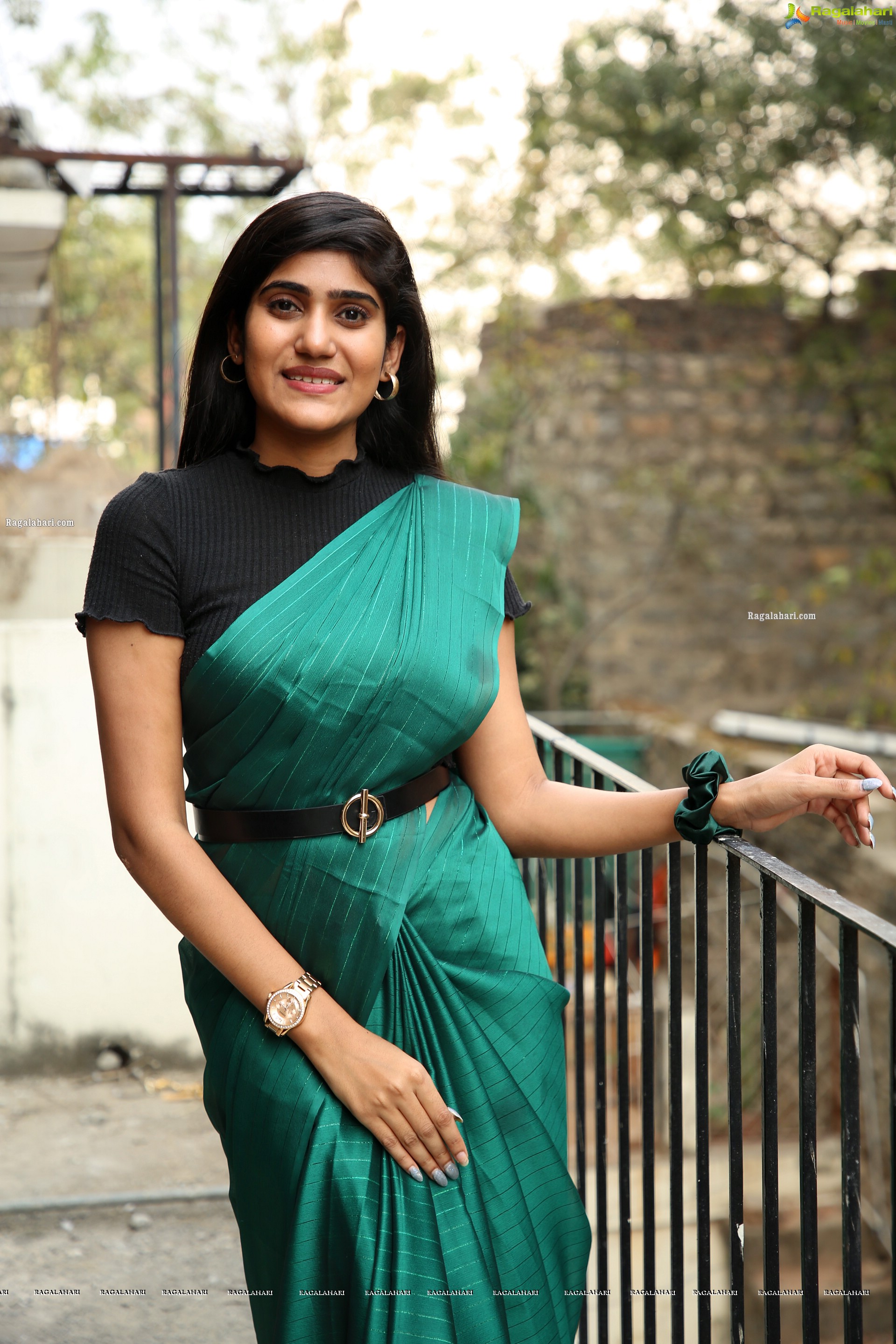 Bindu Nuthakiy in Beautiful Green Saree, HD Photo Gallery