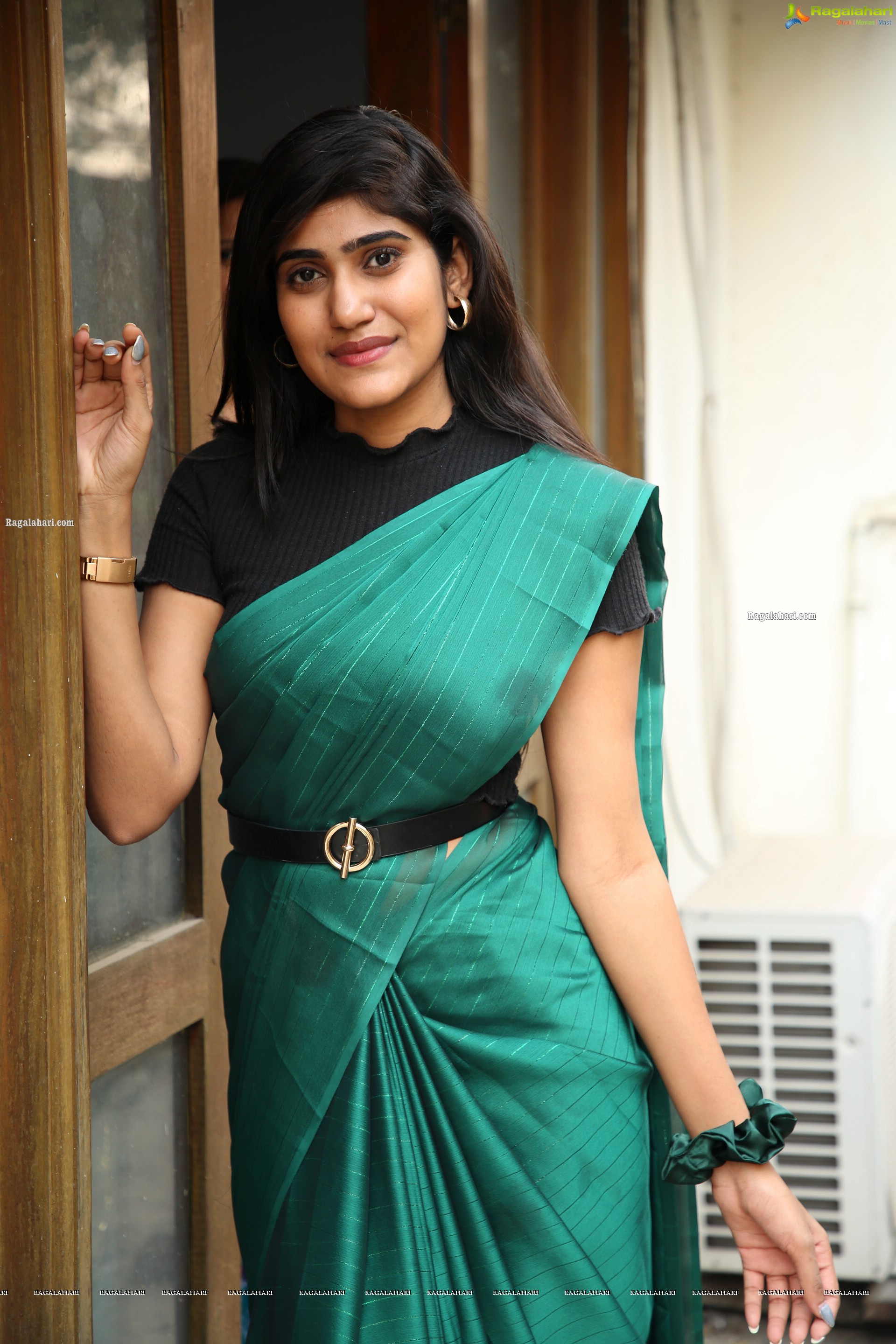 Bindu Nuthakiy in Beautiful Green Saree, HD Photo Gallery