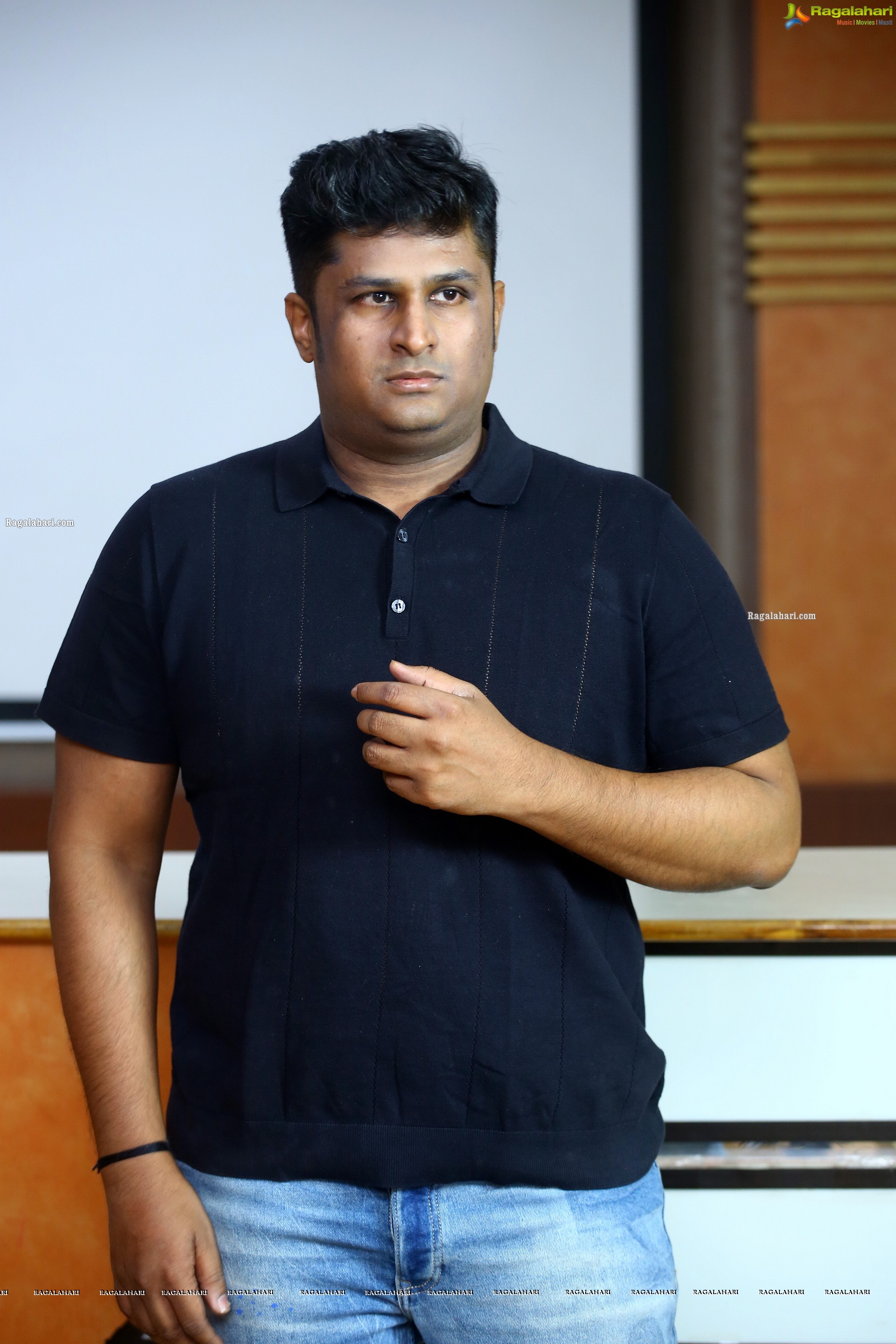 Director TG Keerthi Kumar at Malli Modalaindi Movie Interview, HD Photo Gallery