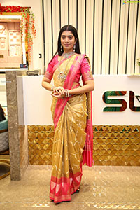 Nikita Choudary in Traditional Jewellery