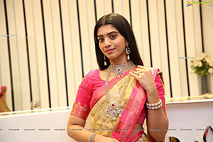 Nikita Choudary in Traditional Jewellery