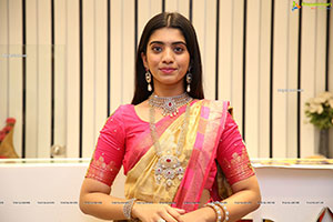 Nikita Choudary in Traditional Jewellery