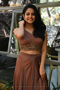 Riddhi kumar at Radhe Shyam Interview