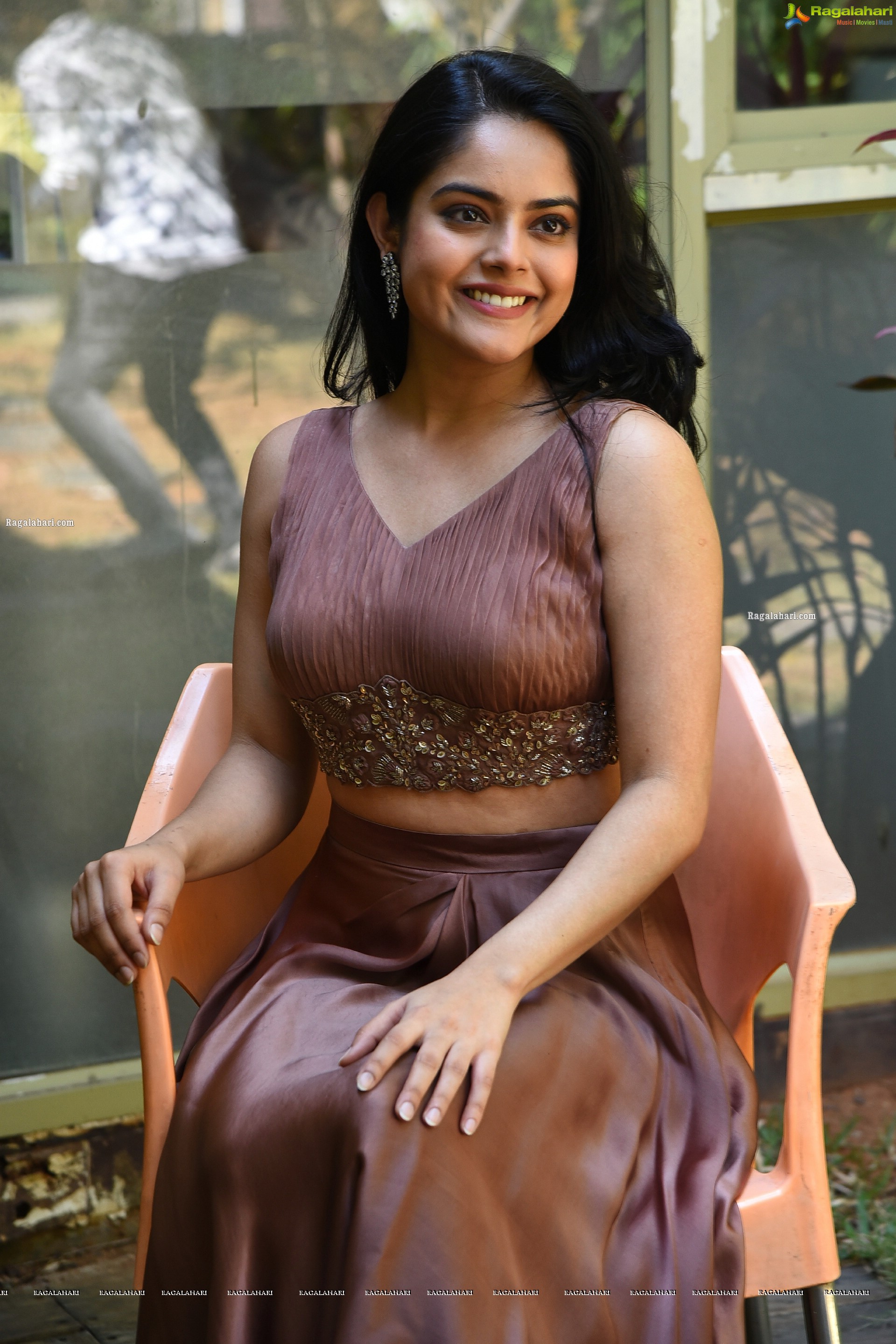 Riddhi kumar at Radhe Shyam Movie Interview, HD Photo Gallery