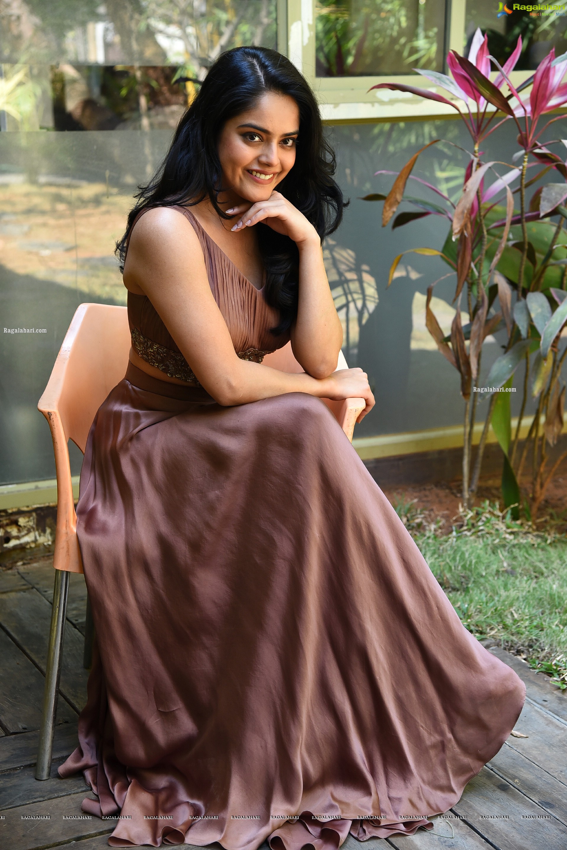 Riddhi kumar at Radhe Shyam Movie Interview, HD Photo Gallery