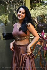 Riddhi kumar at Radhe Shyam Interview