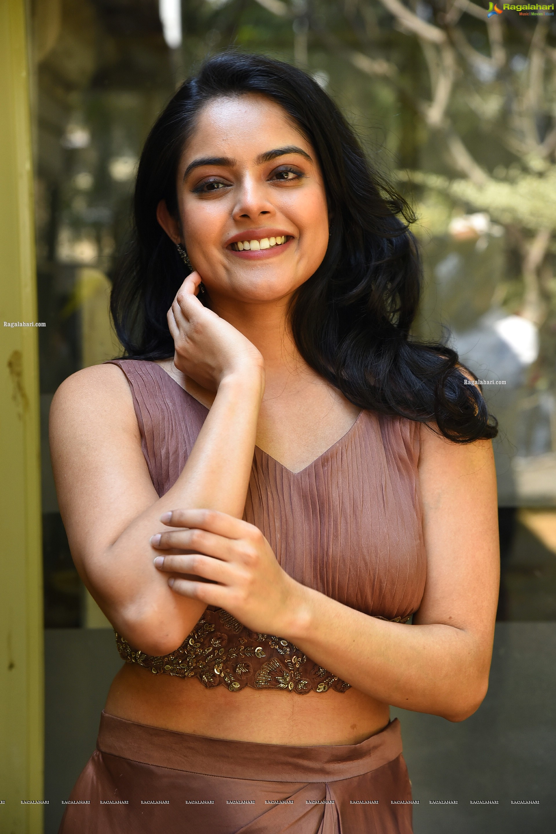 Riddhi kumar at Radhe Shyam Movie Interview, HD Photo Gallery