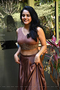 Riddhi kumar at Radhe Shyam Interview