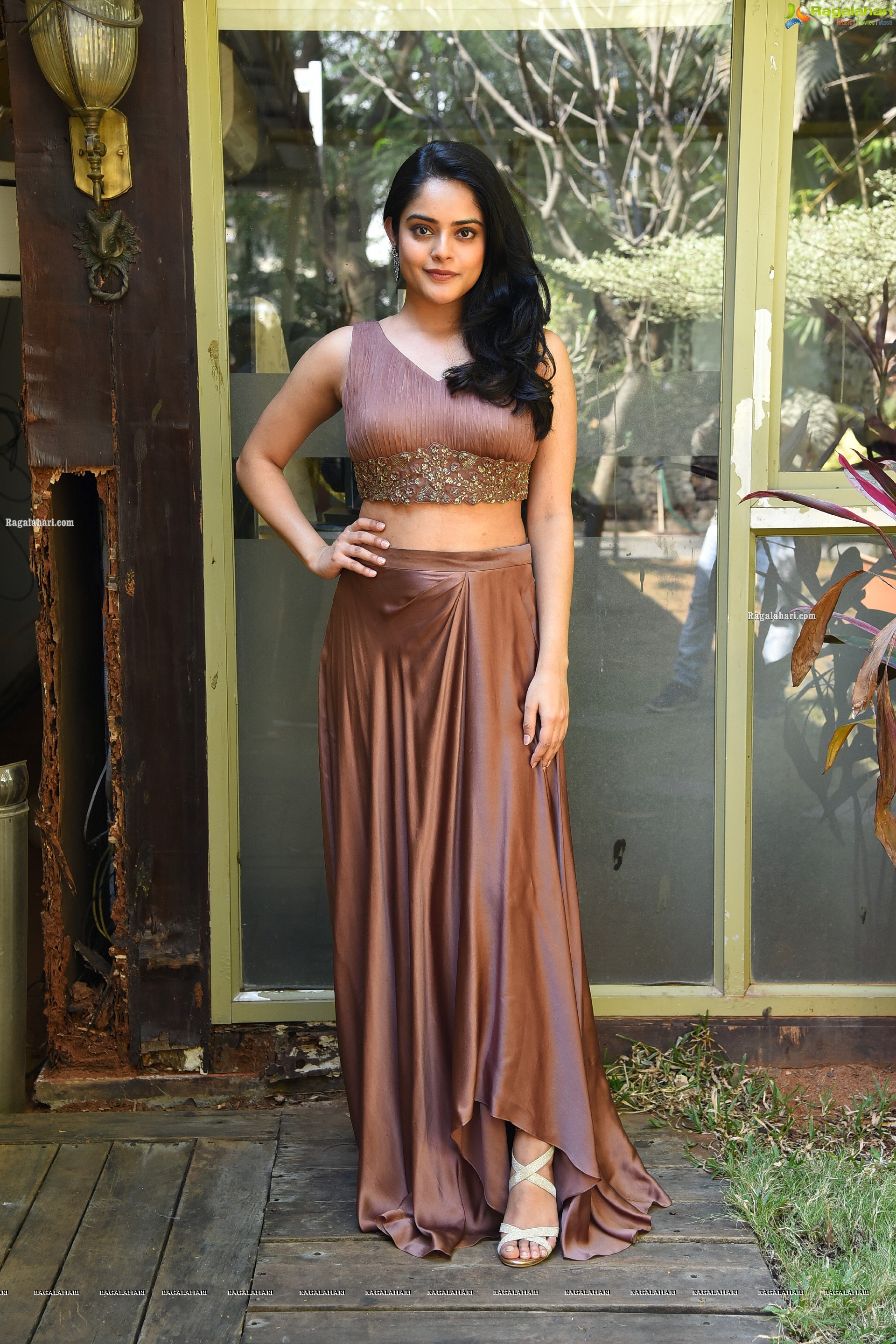 Riddhi kumar at Radhe Shyam Movie Interview, HD Photo Gallery