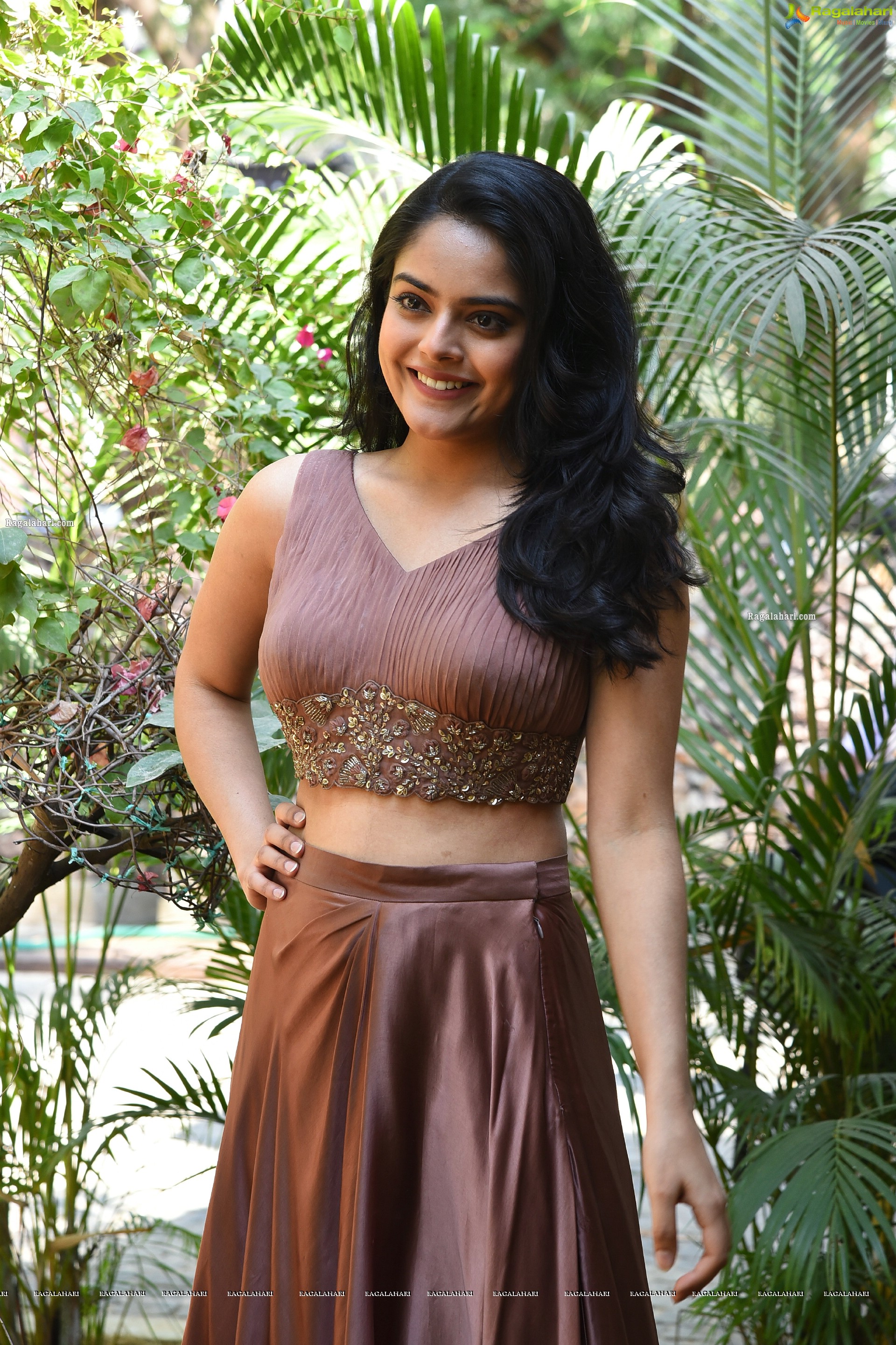 Riddhi kumar at Radhe Shyam Movie Interview, HD Photo Gallery