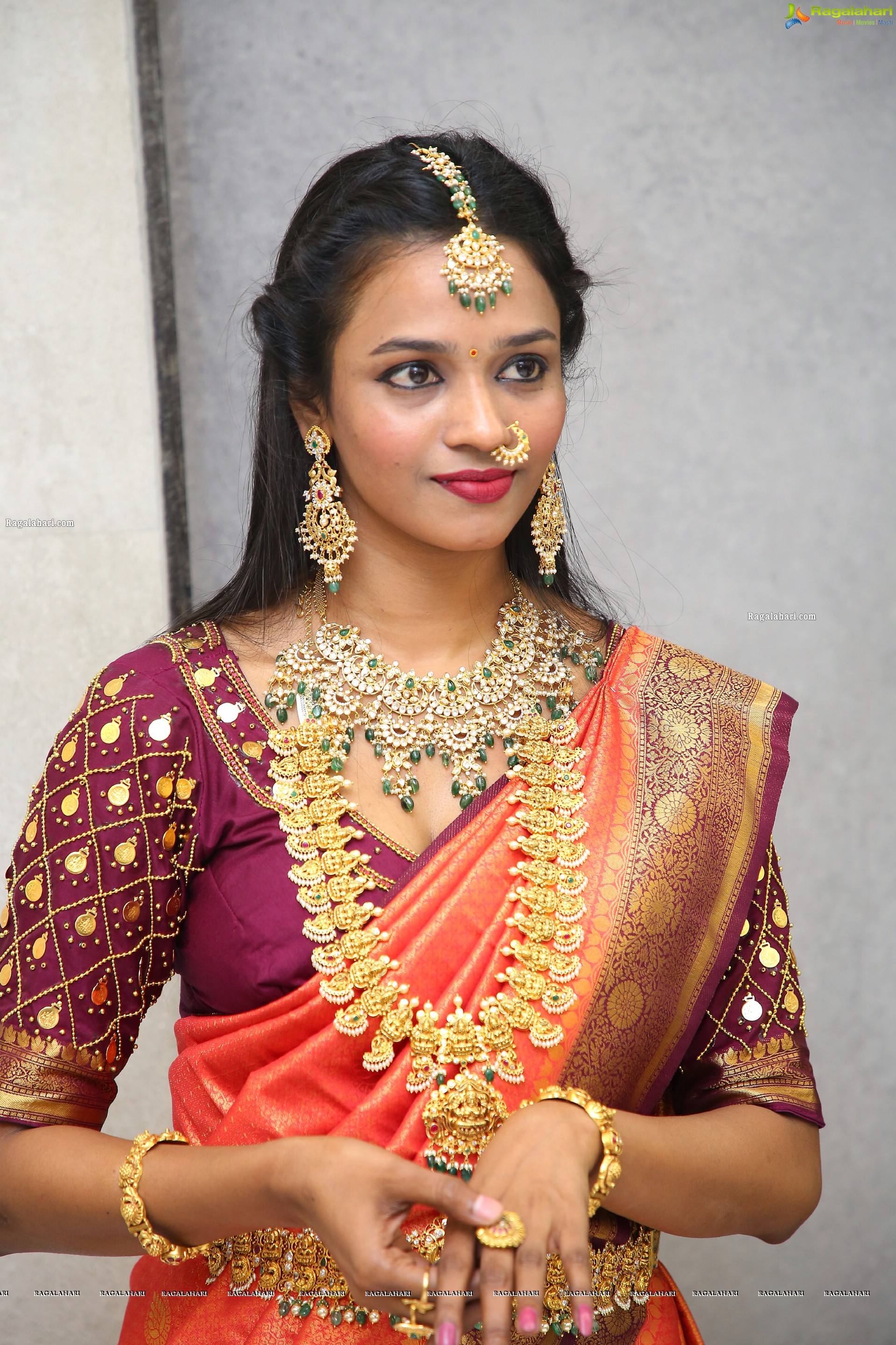 Rupa Poses With Traditional Jewellery, HD Photo Gallery