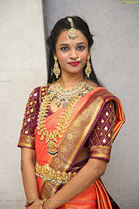 Rupa Poses With Traditional Jewellery