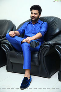 Sharwanand at Aadavallu Meeku Johaarlu Pre-Release Event