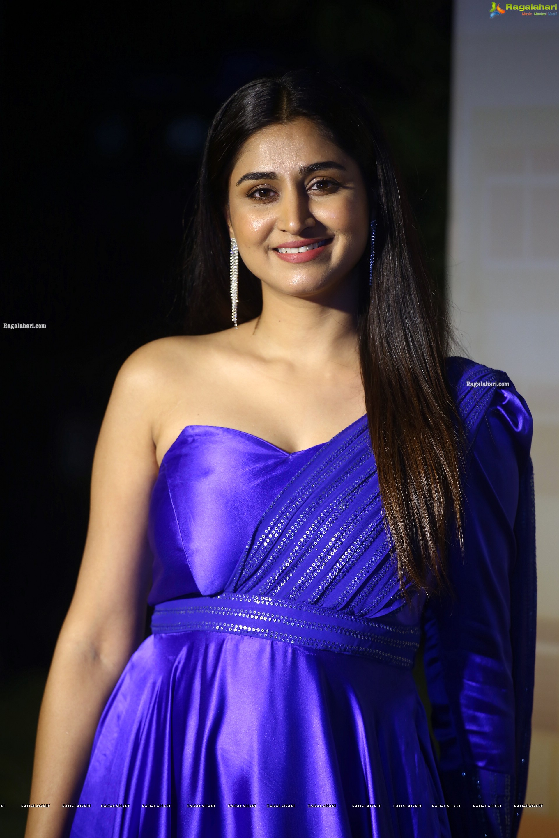 Varshini Sounderajan at Malli Modalaindi Pre Release Event, HD Photo Gallery