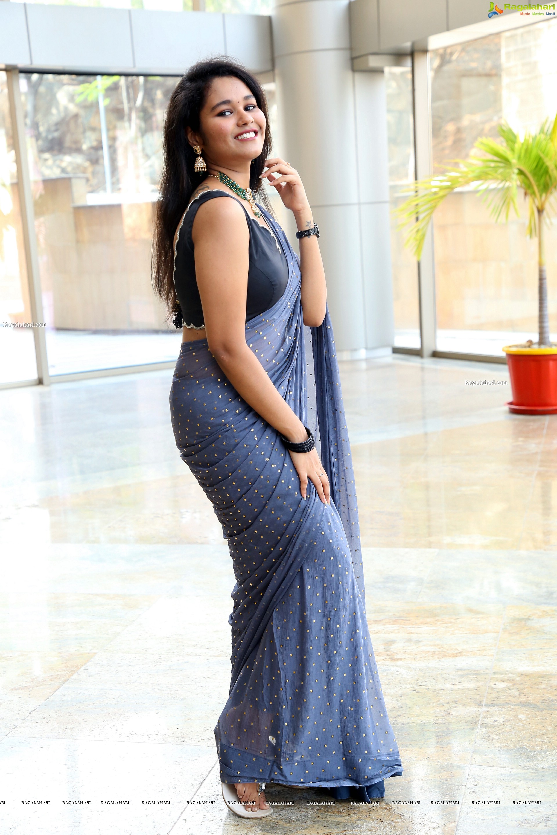 Yashaswi Shetty in Gray Saree, HD Photo Gallery