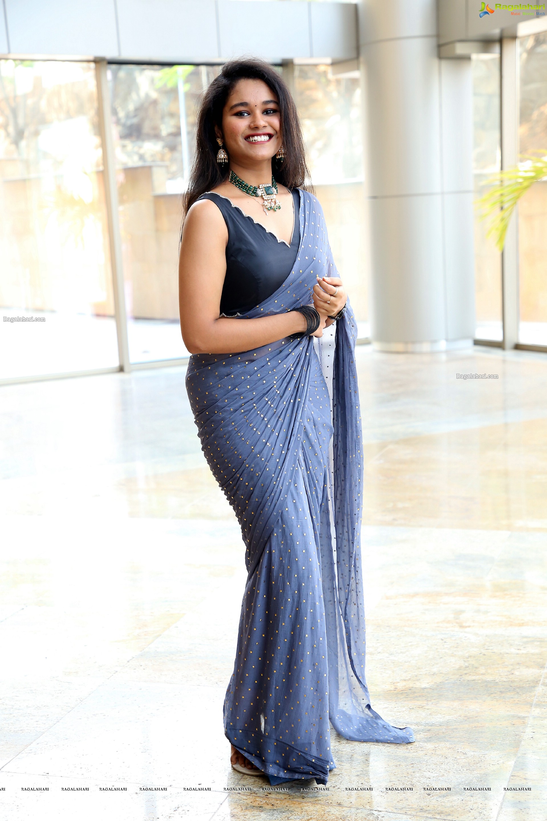 Yashaswi Shetty in Gray Saree, HD Photo Gallery