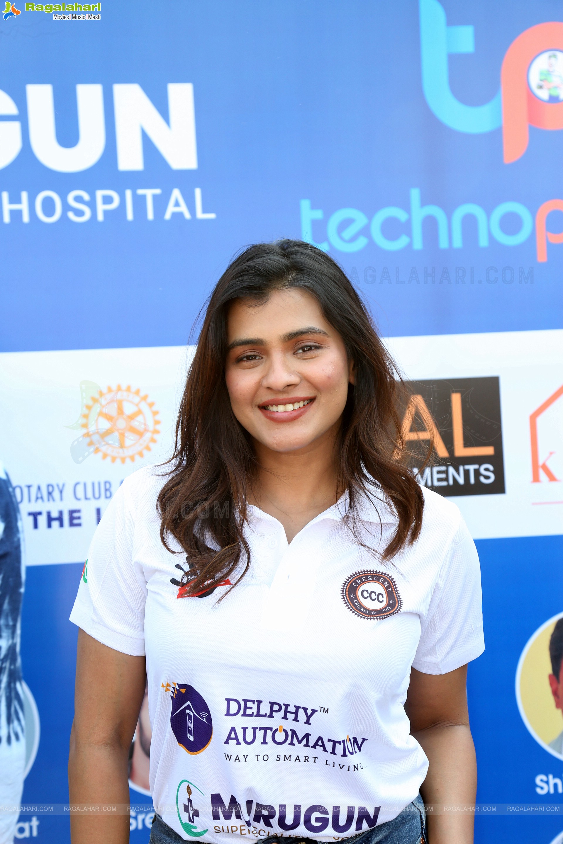 Hebbah Patel at Cine Stars Cricket Match, HD Gallery