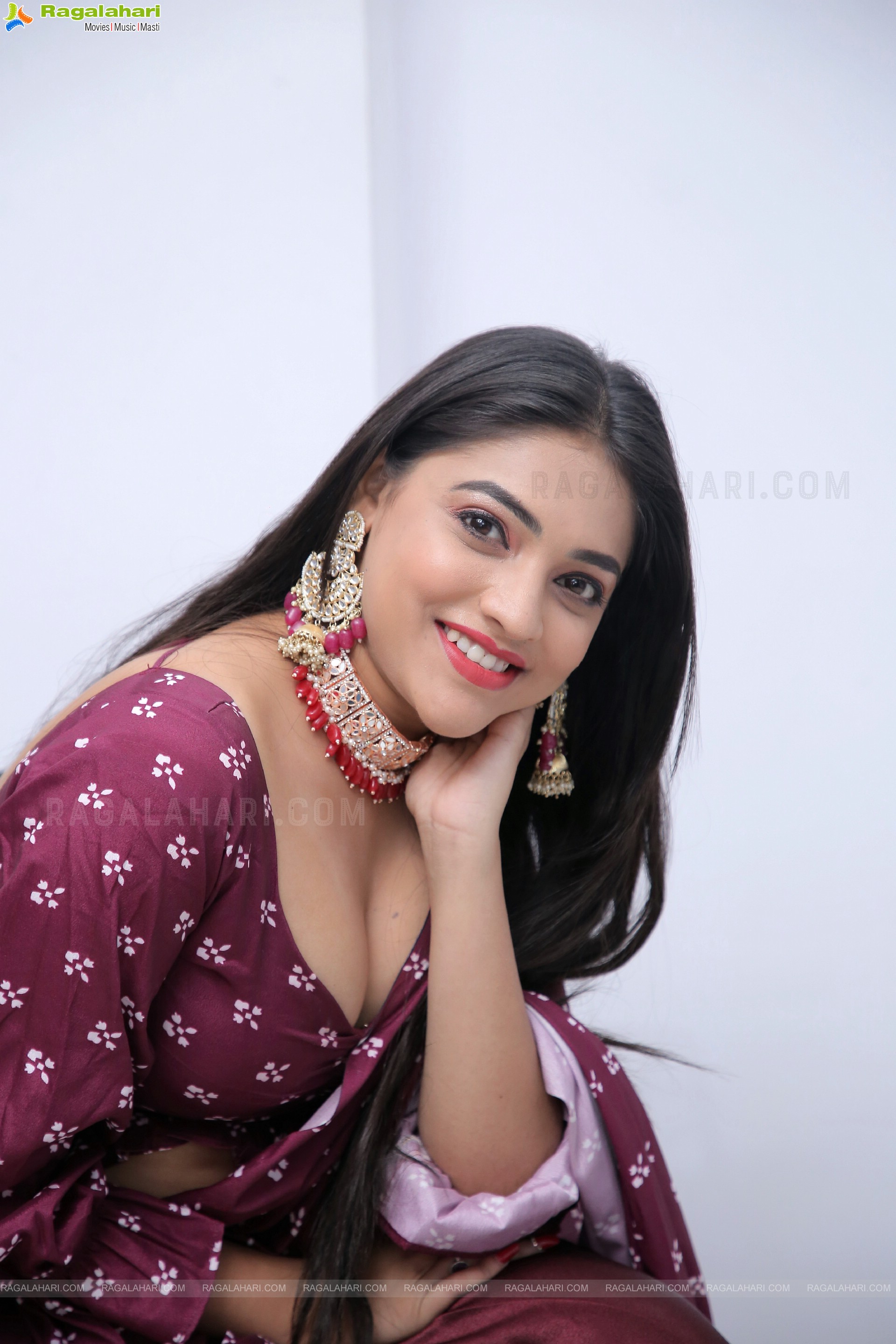 Ishwarya Vullingala Latest Stunning Stills, HD Photo Gallery